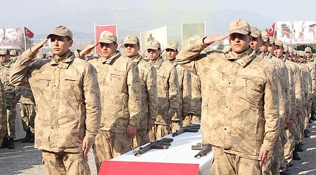 Acemi askerler yemin etti