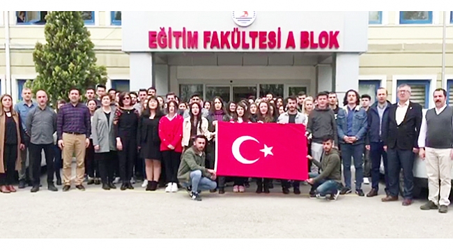 100. yıl anısına İstiklal Marşı’nı gururla söylediler