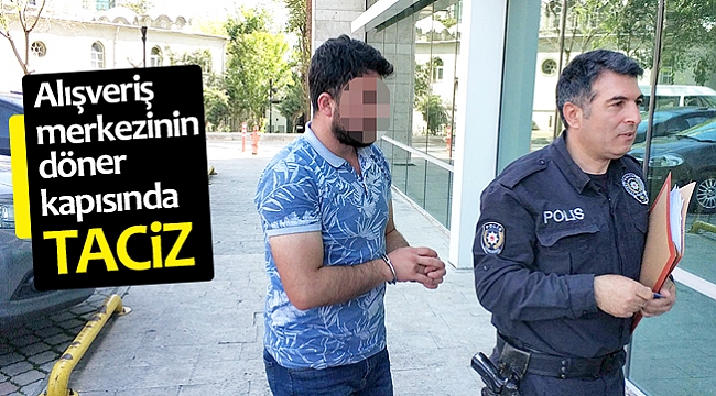 Alışveriş merkezinin döner kapısında taciz