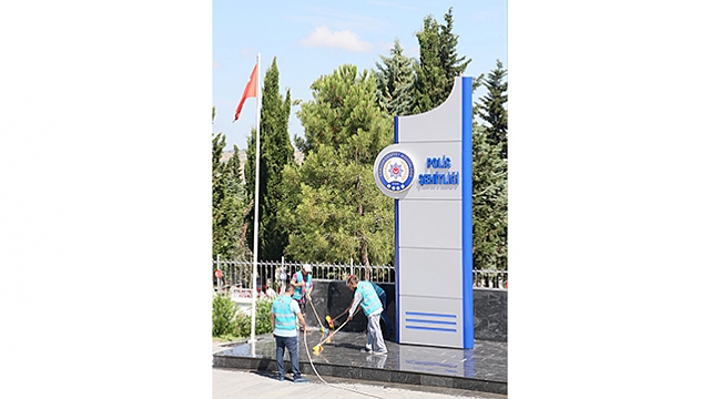 Yükümlüler şehitlikte görev yaptı