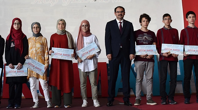 25 öğrenciye başarı bursu 