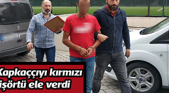 Kapkaççıyı kırmızı  tişörtü ele verdi