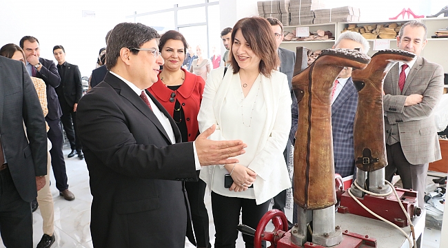 Eski yükümlü ayakkabı atölyesi açtı