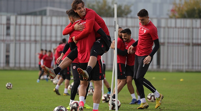 Gözler onun üzerinde