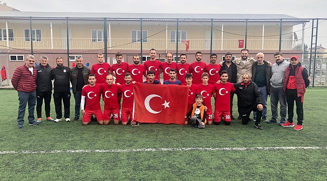 Hacinabispor’dan Türk bayraklı kutlama