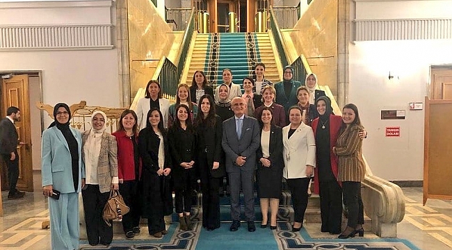 Kadın milletvekilleri  ile bir araya geldi