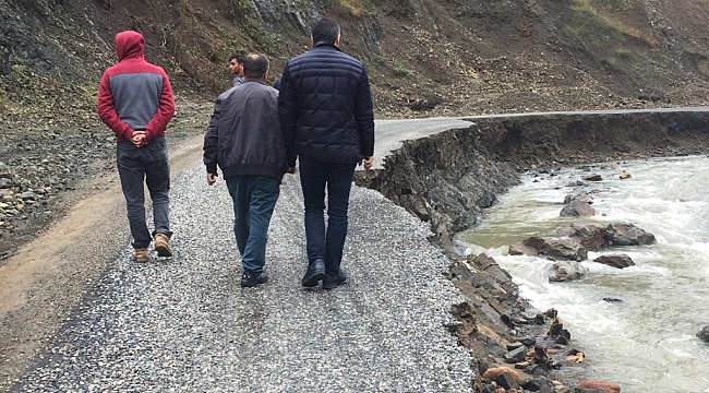 Köy yollarını sağanak vurdu