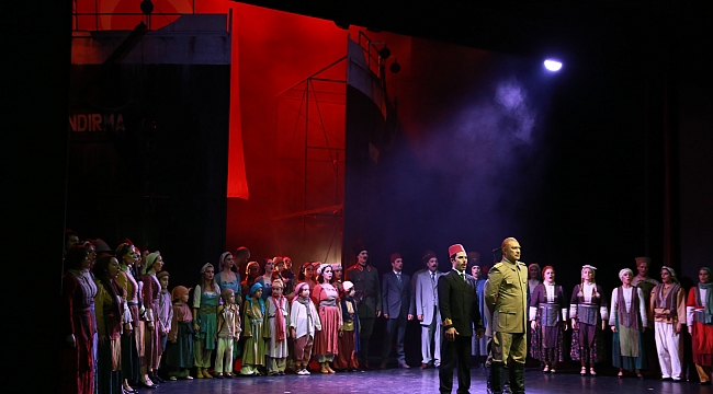 Yeniden Doğuş opera sahnesinde