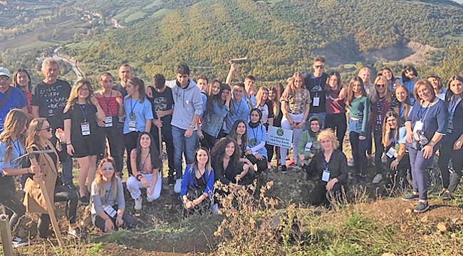 Denizdeki kirliliğe böyle tepki çektiler