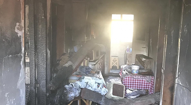 Alaçam'da ev kül oldu