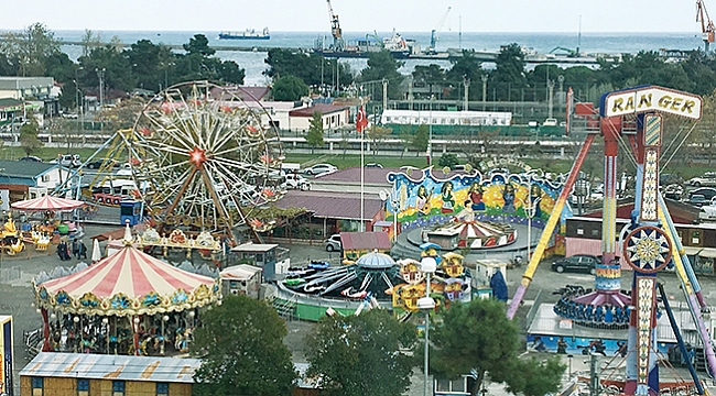 Lunapark sinek avlıyor