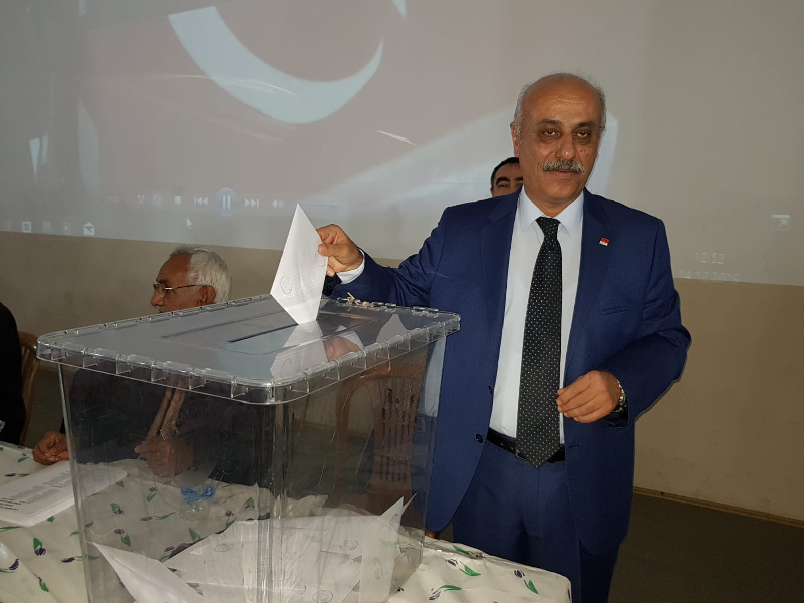 Vahit Perçin güven tazeledi