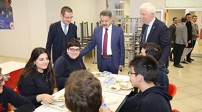 Deveci ve eşi TED Samsun Koleji’nde