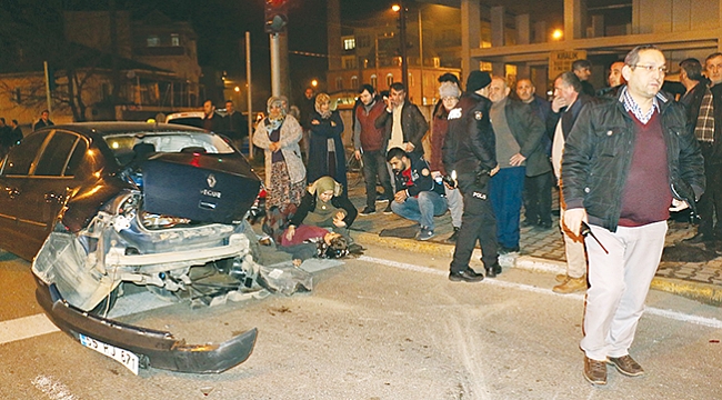 Kırmızı ışıkta feci kaza