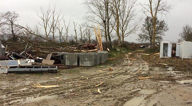 Sinop Havalimanı yakınına yıldırım düştü