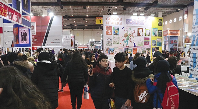 6. Kitap Fuarı'nda son gün yoğunluğu