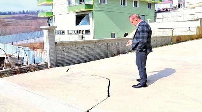 9 katlı bina 30 santimetre yan yattı