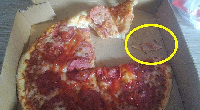 Atakumda Pizzanın içinden plastik çıktı