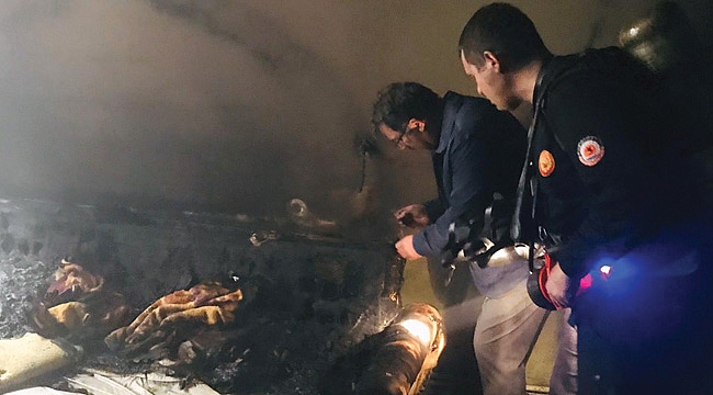 Bafra’da ev küle döndü