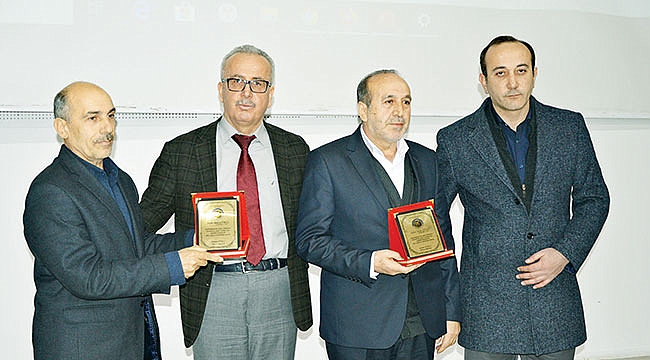 Emekliye ayrılanlara plaket