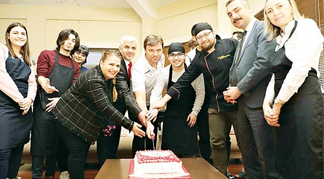 Halk Eğitim’den pastalı ziyaret