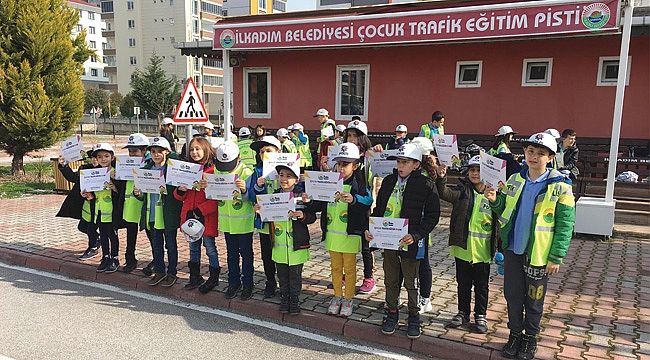 Hem eğleniyor hem öğreniyorlar