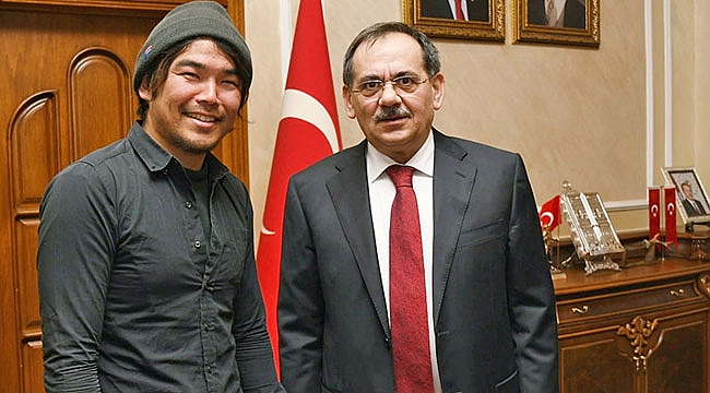 Japon Turistten Başkan Demir'e 'Kardeş Şehir' Teklifi
