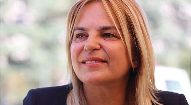 ‘Karanlığın üstüne güneş gibi doğarız’