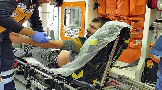 Karnından bıçaklandı