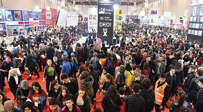 KİTAP FUARI'NA 207 BİN KİŞİ GELDİ