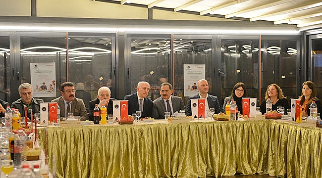 Sokak hayvanları için yemeğimizi paylaşalım