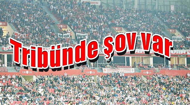 Tribünde şov var