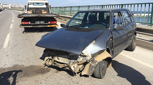 Bariyerlere çarpan otomobildeki çift yaralandı