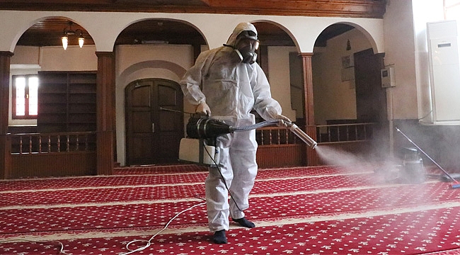 Camiler korona virüse karşı dezenfekte ediliyor