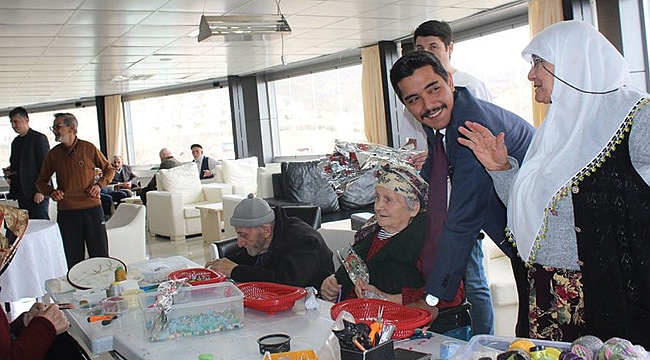 Kaymakam Sezik'ten huzurevi ziyareti