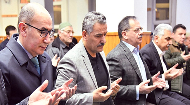 Mehmetçik için eller semada