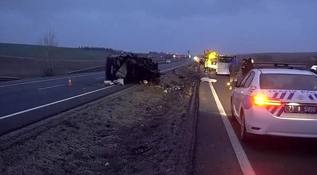 Minibüs ile yolcu otobüsü çarpıştı: 1 ölü, 1 yaralı