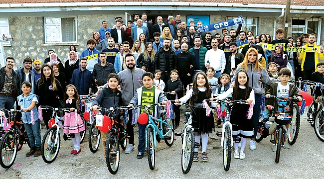 Minik öğrencilerden ‘Hayal Ağacı’
