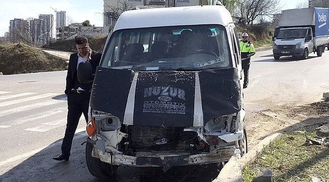 Otomobil ile minibüs çarpıştı: 7 yaralı