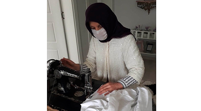 Sağlıkçılar için maske üretiliyor