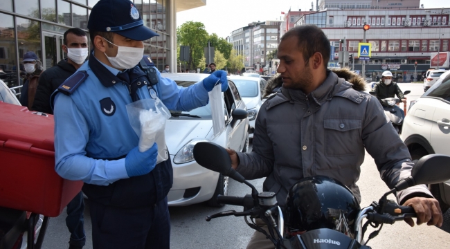 Büyükşehir’den vatandaşlara ücretsiz maske