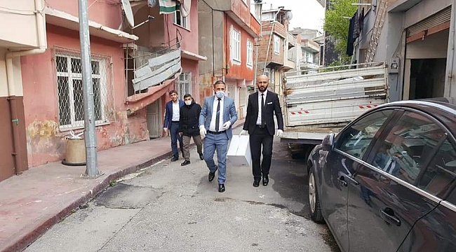 Her gün 60 koli dağıtıyorlar