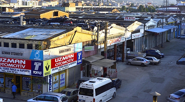 SANAYİ ESNAFI SİNEK AVLIYOR