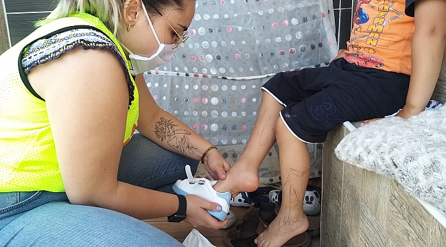 1555 çocuk bayramlık kıyafetle sevindirildi