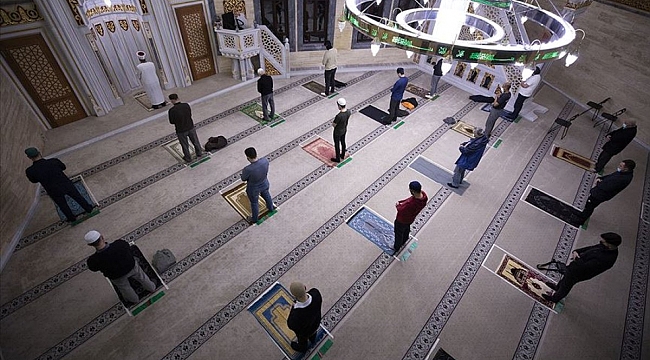 Camiler ibadete açılıyor