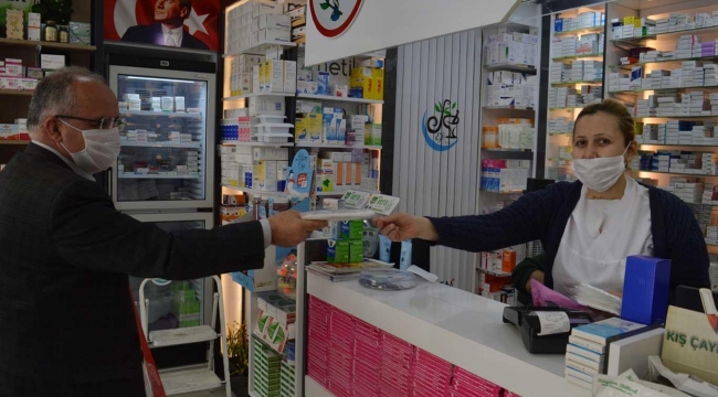 Eczanelere 55 milyon maske dağıtıldı