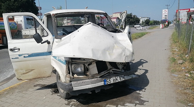 Kamyon ile kamyonet çarpıştı: 6 yaralı