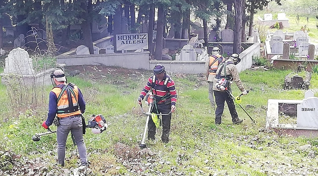 Mezarlıklarda ‘bayram’ temizliği