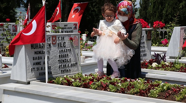 Minik Elif duygulandırdı