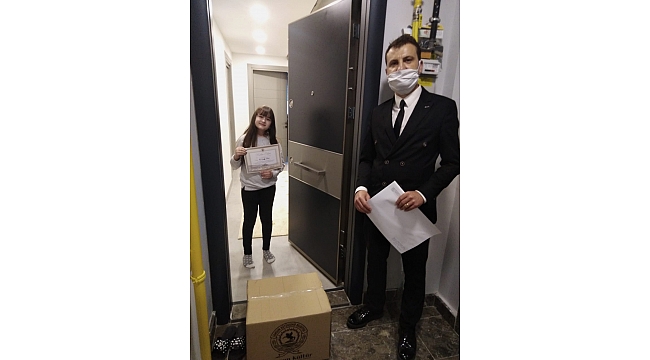 Ödüller evlere teslim